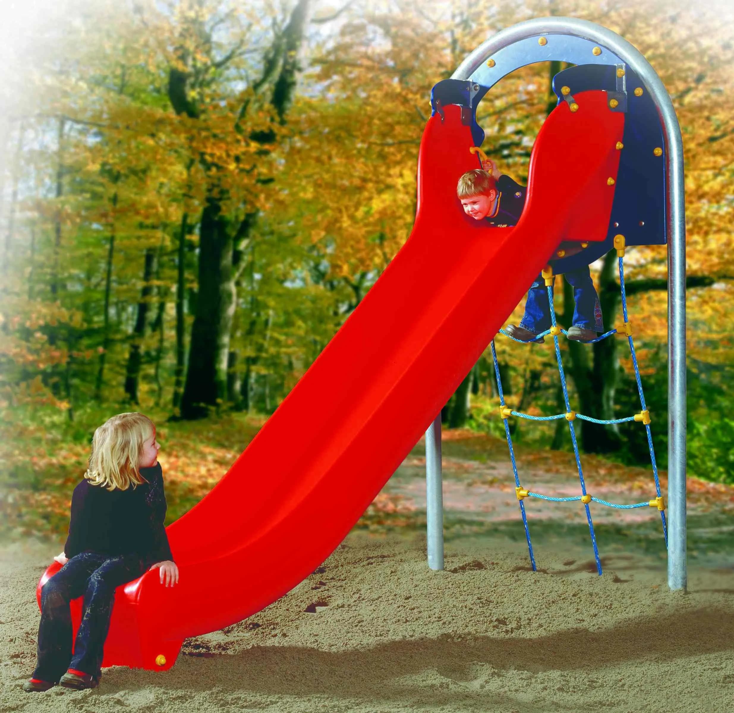 Langlebige Spielgeräte für Schulen und Kitas