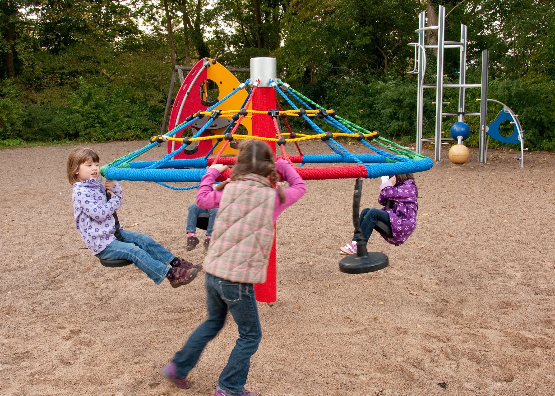 Zertifizierte Outdoor-Spielgeräte für Kindergärten in Deutschland
