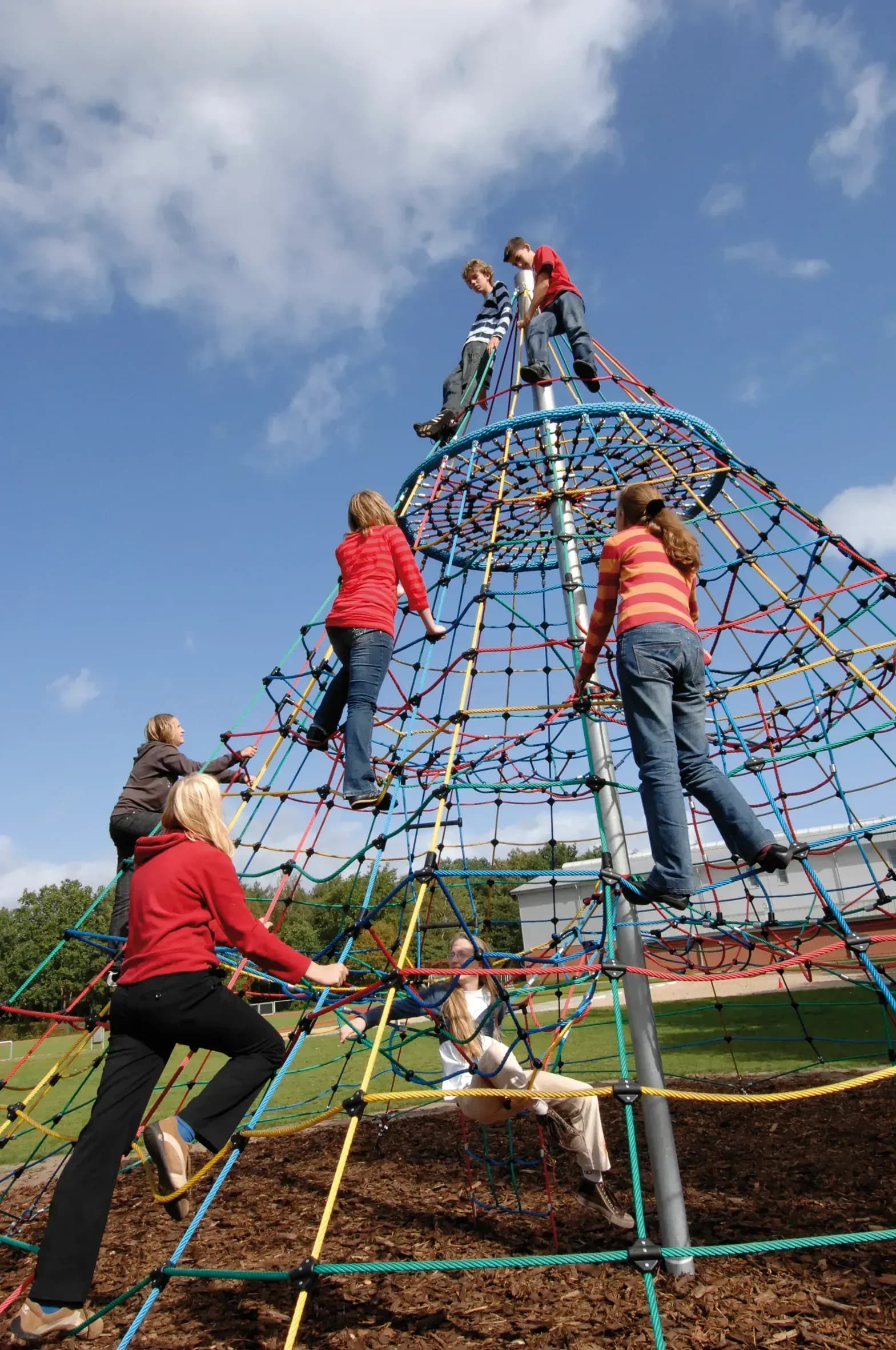 Geprüfte Klettergerüste für öffentliche Spielplätze kaufen