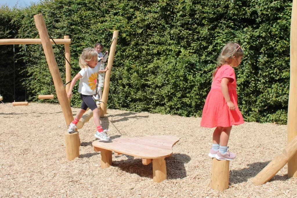 Nachhaltige Spieltürme für Kindergärten bestellen