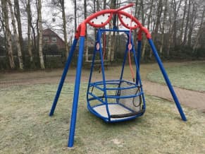 Barrierefreie Spielgeräte für öffentliche Spielplätze - Inklusion